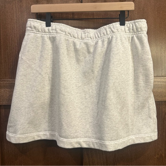 Nike Women's Heather Gray Skirt - Picture 4 of 5